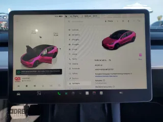 2022 Tesla Model 3 z VIN 5YJ3E1EA1NF337727, wystawiony jako Copart lot #51175655 z przebiegiem 40 551 mil mil oraz Szkoda całkowita • Salvage title. Historia ofert i sprzedaży dostępna na DreamBid. Obrazek 9.