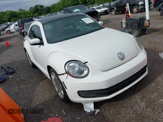 2013 Volkswagen Beetle 2.5L с VIN 3VWJP7AT8DM666427, выставлен на аукционе IAAI как лот 42351089 с пробегом 121 659 миль миль и . История ставок и продаж доступна на DreamBid. Изображение 6.