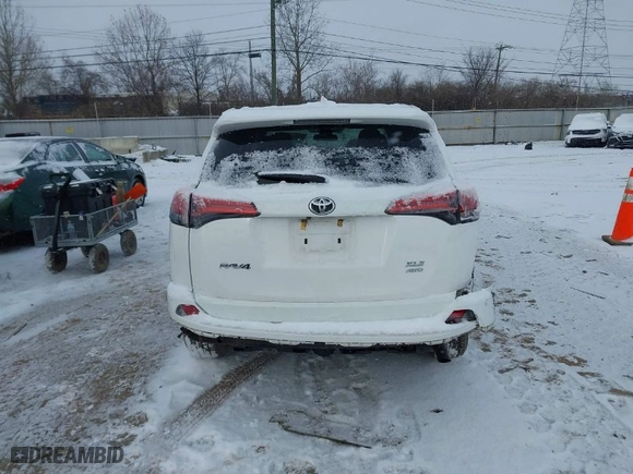 2018 Toyota RAV4 XLE with VIN 2T3RFREV1JW792915, listed as a IAAI auction lot 41607455 with 67,840 mi miles. Bid and sale history available at carsss.com. Image 17.