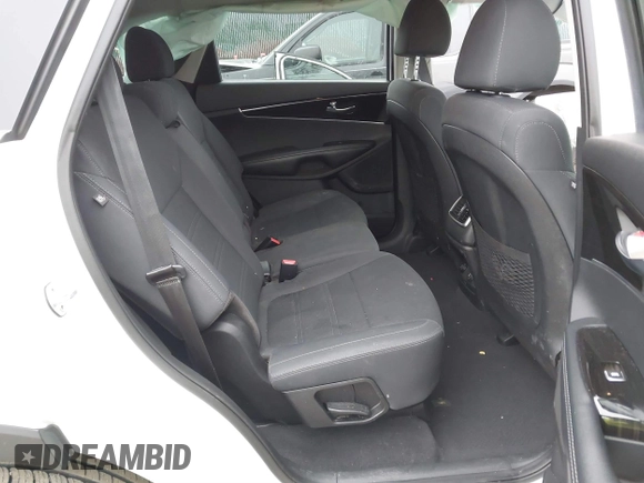 2019 Kia Sorento LX with VIN 5XYPGDA30KG548829, listed as a IAAI auction lot 41560273 with 72,923 mi miles. Bid and sale history available at carsss.com. Image 8.