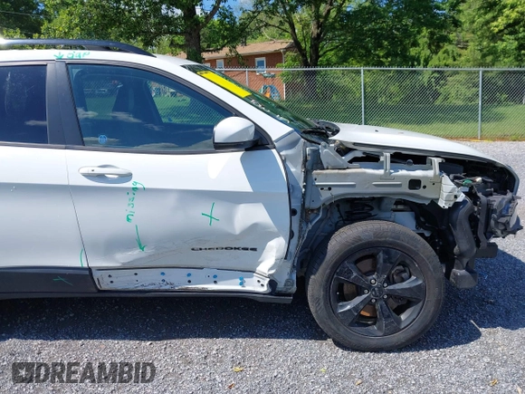 2017 Jeep Cherokee High Altitude with VIN 1C4PJMDS5HW567912, listed as a IAAI auction lot 42212145 with 136,130 mi miles and . Bid and sale history available at DreamBid. Image 18.