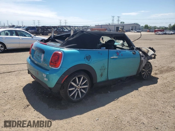 2017 MINI Convertible Cooper z VIN WMWWG5C33H3C99423, wystawiony jako Copart lot #61426325 z przebiegiem Nie podano mil oraz Nie do naprawy • Non repairable. Historia ofert i sprzedaży dostępna na DreamBid. Obrazek 3.