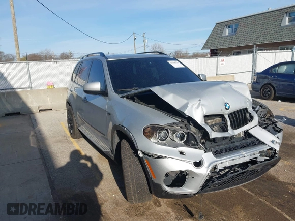 2012 BMW X5 35i с VIN 5UXZV4C53CL750601, выставлен на аукционе IAAI как лот 41946731 с пробегом 111 026 миль миль и . История ставок и продаж доступна на DreamBid. Изображение 1.