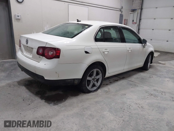2008 Volkswagen Jetta Sedan SE with VIN 3VWRM71K88M133146, listed as a IAAI auction lot 41376732 with 1 mi miles. Bid and sale history available at carsss.com. Image 4.