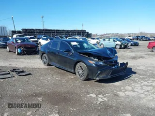 2022 Toyota Camry SE with VIN 4T1G11AK4NU690607, listed as a IAAI auction lot 41837156 with 10,924 mi miles. Bid and sale history available at carsss.com. Image 1.