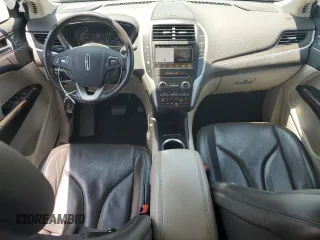 2019 Lincoln MKC Reserve with VIN 5LMCJ3C92KUL30300, listed as a Copart auction lot 61103295 with 42,680 mi miles and Salvage title. Bid and sale history available at DreamBid. Image 8.