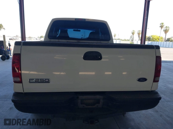 2006 Ford F-250 XL z VIN 1FTSX21P66ED70750, wystawiony jako IAAI lot #42532825 z przebiegiem 221 630 mil mil oraz . Historia ofert i sprzedaży dostępna na DreamBid. Obrazek 16.