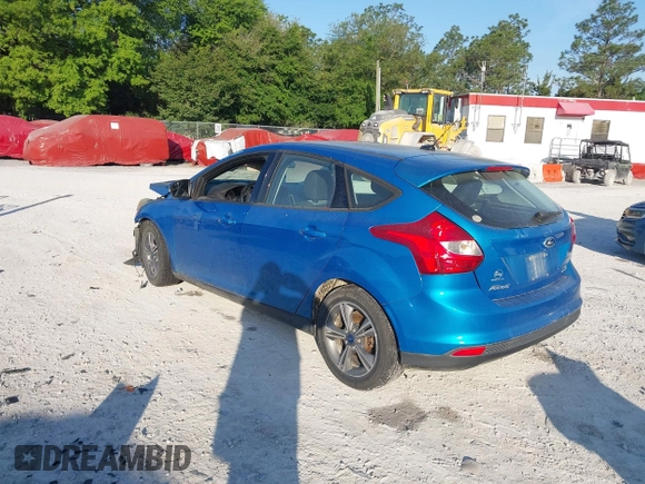 2014 Ford Focus SE with VIN 1FADP3K21EL403591, listed as a IAAI auction lot 42031946 with 132,630 mi miles. Bid and sale history available at carsss.com. Image 3.