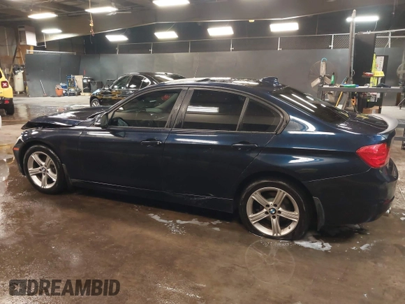 2015 BMW 3 Series 328i xDrive z VIN WBA3B5C51FP654322, wystawiony jako IAAI lot #41675405 z przebiegiem 108 798 mil mil oraz . Historia ofert i sprzedaży dostępna na DreamBid. Obrazek 14.