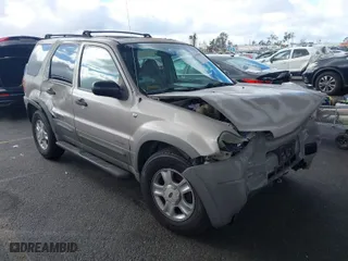 2001 Ford Escape XLT with VIN 1FMCU03101KD92811, listed as a IAAI auction lot 41589086 with 171,070 mi miles. Bid and sale history available at carsss.com. Image 1.