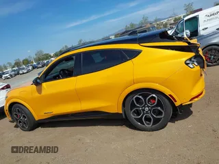 2023 Ford Mustang Mach-E GT z VIN 3FMTK4SE9PMA37249, wystawiony jako IAAI lot #41895122 z przebiegiem 25 614 mil mil oraz . Historia ofert i sprzedaży dostępna na DreamBid. Obrazek 14.