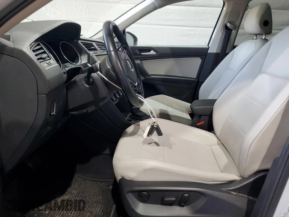 2018 Volkswagen Tiguan SEL with VIN 3VV2B7AX9JM197161, listed as a Copart auction lot 59836195 with 111,195 mi miles and Salvage title. Bid and sale history available at DreamBid. Image 7.