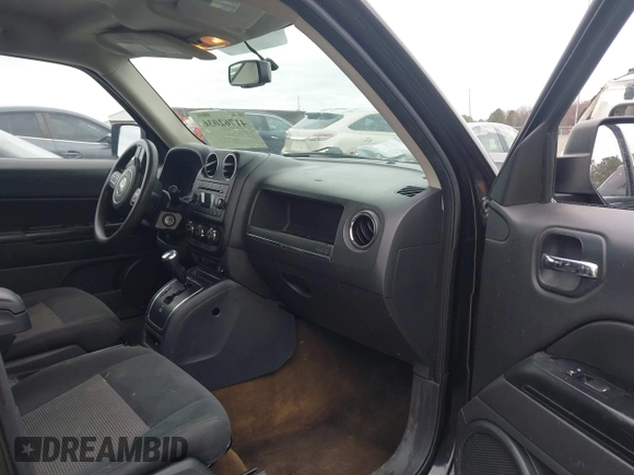 2016 Jeep Patriot Sport z VIN 1C4NJPBA9GD734320, wystawiony jako IAAI lot #41762036 z przebiegiem 121 945 mil mil oraz . Historia ofert i sprzedaży dostępna na DreamBid. Obrazek 5.