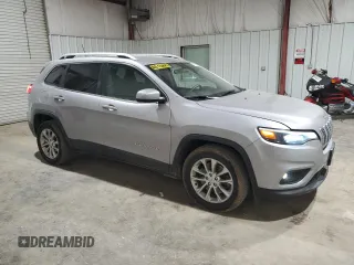 2019 Jeep Cherokee Latitude z VIN 1C4PJLCB5KD242546, wystawiony jako Copart lot #51445625 z przebiegiem 140 256 mil mil oraz Szkoda całkowita • Salvage title. Historia ofert i sprzedaży dostępna na DreamBid. Obrazek 4.