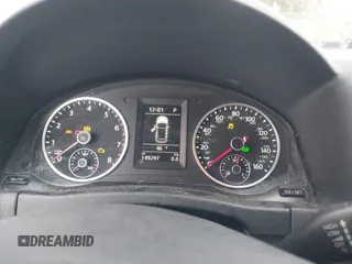 2015 Volkswagen Tiguan SE z VIN WVGBV7AXXFW612903, wystawiony jako IAAI lot #41017461 z przebiegiem 149 297 mil mil oraz . Historia ofert i sprzedaży dostępna na DreamBid. Obrazek 7.