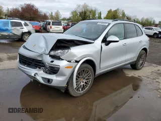 2017 Porsche Cayenne z VIN WP1AA2A27HKA83499, wystawiony jako Copart lot #52364025 z przebiegiem 101 905 mil mil oraz Szkoda całkowita • Salvage title. Historia ofert i sprzedaży dostępna na DreamBid. Obrazek 1.