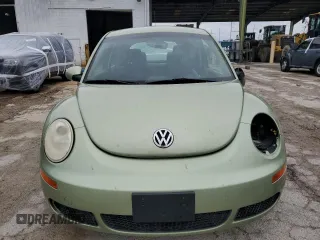 2010 Volkswagen New Beetle Coupe with VIN 3VWPW3AG3AM008387, listed as a Copart auction lot 81334704 with 154,214 mi miles and Salvage Title. Bid and sale history available at carsss.com. Image 5.