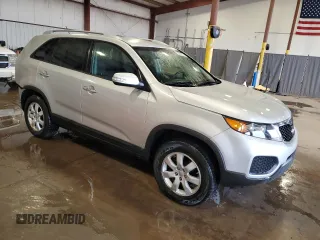 2013 Kia Sorento LX with VIN 5XYKT4A20DG402804, listed as a Copart auction lot 53263915 with 103,574 mi miles and Salvage Title. Bid and sale history available at carsss.com. Image 4.