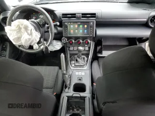 2023 Toyota 86 z VIN JF1ZNBC19P8765430, wystawiony jako Copart lot #56802955 z przebiegiem 6179 mil mil oraz Szkody całkowita. Historia ofert i sprzedaży dostępna na DreamBid. Obrazek 8.