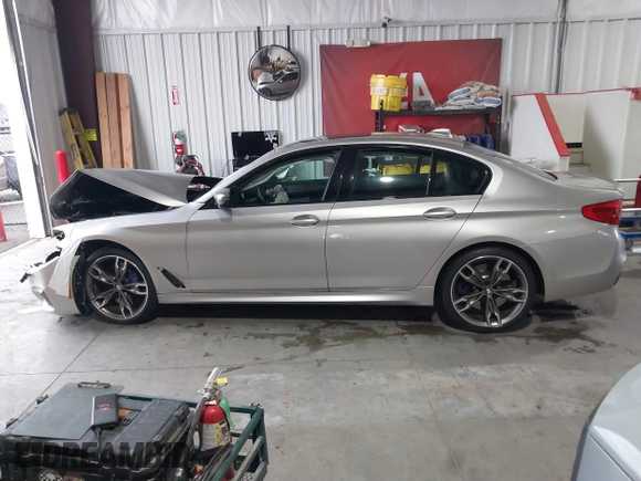 2020 BMW 5 Series M550i xDrive z VIN WBAJS7C07LCD85532, wystawiony jako IAAI lot #41518071 z przebiegiem 57 645 mil mil oraz . Historia ofert i sprzedaży dostępna na DreamBid. Obrazek 14.