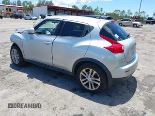 2014 Nissan Juke SV z VIN JN8AF5MV9ET359296, wystawiony jako IAAI lot #42250580 z przebiegiem 97 249 mil mil oraz . Historia ofert i sprzedaży dostępna na DreamBid. Obrazek 3.