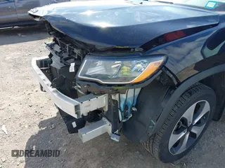 2020 Jeep Compass Latitude с VIN 3C4NJDBBXLT256632, выставлен на аукционе IAAI как лот 42155530 с пробегом 71 888 миль миль и . История ставок и продаж доступна на DreamBid. Изображение 18.