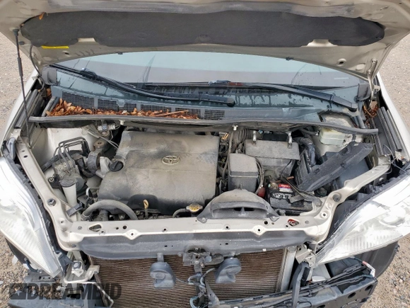 2016 Toyota Sienna LE AAS z VIN 5TDKK3DC4GS708297, wystawiony jako Copart lot #60711545 z przebiegiem 106 393 mil mil oraz Szkoda całkowita • Salvage title. Historia ofert i sprzedaży dostępna na DreamBid. Obrazek 12.