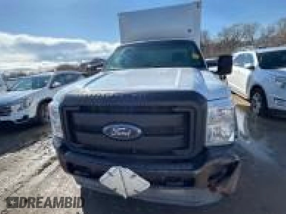 2013 Ford F-250 XL z VIN 1FDBF2B6XDEB43045, wystawiony jako IAAI lot #42511129 z przebiegiem 607 408 mil mil oraz . Historia ofert i sprzedaży dostępna na DreamBid. Obrazek 25.