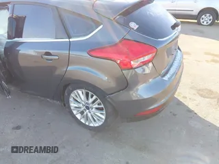 2015 Ford Focus Titanium z VIN 1FADP3N23FL368324, wystawiony jako IAAI lot #41387070 z przebiegiem Nie podano mil oraz . Historia ofert i sprzedaży dostępna na DreamBid. Obrazek 12.