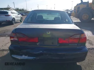 1998 Honda Accord LX z VIN 1HGCG5642WA046417, wystawiony jako IAAI lot #41945037 z przebiegiem Nie podano mil oraz . Historia ofert i sprzedaży dostępna na DreamBid. Obrazek 16.