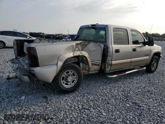 2002 Chevrolet Silverado 1500HD LT with VIN 1GCGC13U42F195580, listed as a Copart auction lot 53432235 with 238,007 mi miles and Salvage Title. Bid and sale history available at DreamBid. Image 3.