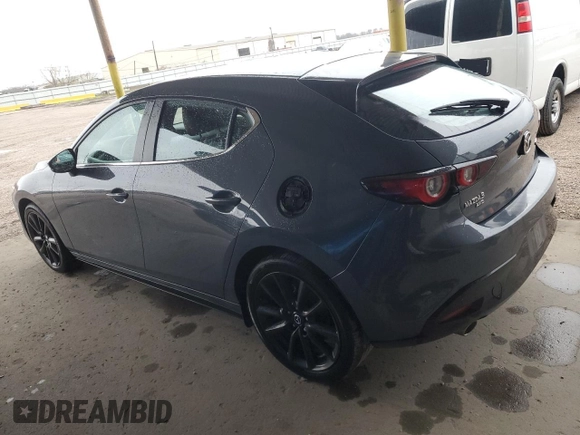 2024 Mazda 3 S Carbon Edition z VIN JM1BPBLM2R1709549, wystawiony jako Copart lot #46490235 z przebiegiem 32 448 mil mil oraz Szkoda całkowita • Salvage title. Historia ofert i sprzedaży dostępna na DreamBid. Obrazek 2.