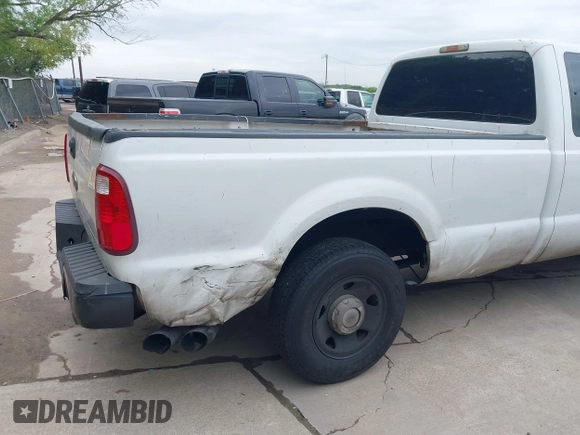 2008 Ford Super Duty F-250 SRW XL with VIN 1FTSX20R28ED89639, listed as a IAAI auction lot 41950814 with 272,204 mi miles. Bid and sale history available at carsss.com. Image 6.