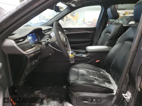 2024 Jeep Grand Cherokee Limited z VIN 1C4RJKBG8R8583734, wystawiony jako Copart lot #43807285 z przebiegiem 8 900 mil mil oraz Szkoda całkowita • Salvage title. Historia ofert i sprzedaży dostępna na DreamBid. Obrazek 7.
