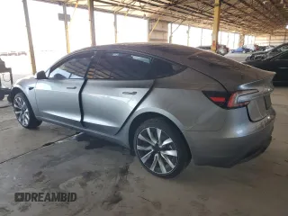2025 Tesla Model 3 Long Range z VIN 5YJ3E1EB6SF935588, wystawiony jako Copart lot #54360605 z przebiegiem Nie podano mil oraz Szkoda całkowita • Salvage title. Historia ofert i sprzedaży dostępna na DreamBid. Obrazek 2.