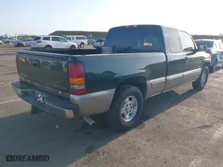 2002 Chevrolet Silverado 1500 LT with VIN 2GCEC19T921333952, listed as a IAAI auction lot 42100985 with 180,598 mi miles. Bid and sale history available at carsss.com. Image 4.
