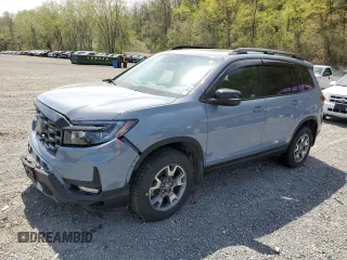 2023 Honda Passport TrailSport z VIN 5FNYF8H65PB040191, wystawiony jako Copart lot #54735295 z przebiegiem Nie podano mil oraz Szkoda całkowita • Salvage title. Historia ofert i sprzedaży dostępna na DreamBid. Obrazek 1.