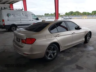 2013 BMW 3 Series 328i z VIN WBA3C1C51DK105056, wystawiony jako IAAI lot #42243999 z przebiegiem 92 659 mil mil oraz . Historia ofert i sprzedaży dostępna na DreamBid. Obrazek 4.