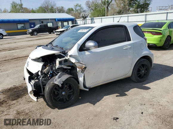 2013 Scion iQ z VIN JTNJJXB08DJ024226, wystawiony jako Copart lot #53262975 z przebiegiem 170 253 mil mil oraz Szkoda całkowita • Salvage title. Historia ofert i sprzedaży dostępna na DreamBid. Obrazek 1.