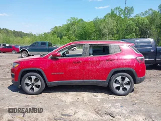 2018 Jeep Compass Latitude z VIN 3C4NJCBBXJT193295, wystawiony jako IAAI lot #41958808 z przebiegiem 121 440 mil mil oraz . Historia ofert i sprzedaży dostępna na DreamBid. Obrazek 14.