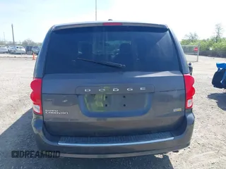 2017 Dodge Grand Caravan SE z VIN 2C4RDGBG1HR725915, wystawiony jako IAAI lot #42070982 z przebiegiem 134 659 mil mil oraz . Historia ofert i sprzedaży dostępna na DreamBid. Obrazek 16.