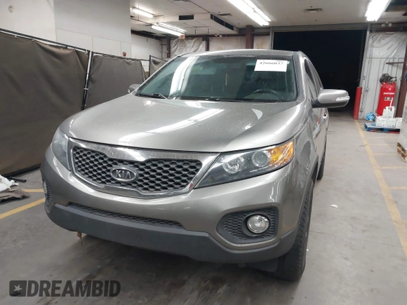 2013 Kia Sorento LX с VIN 5XYKT4A11DG418520, выставлен на аукционе IAAI как лот 42666037 с пробегом 179 798 миль миль и . История ставок и продаж доступна на DreamBid. Изображение 6.