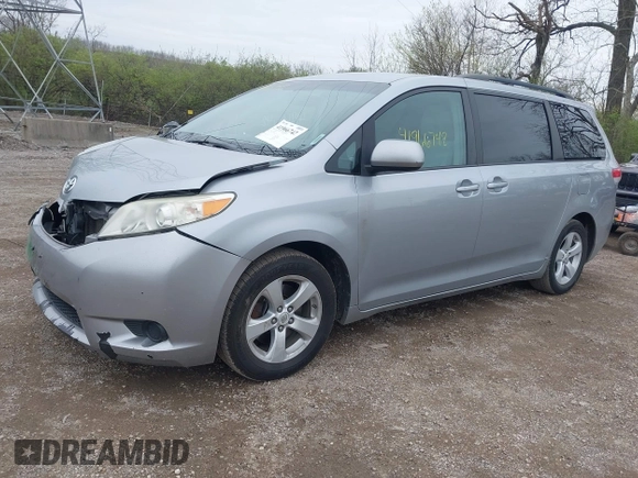 2011 Toyota Sienna LE AAS with VIN 5TDKK3DC4BS085658, listed as a IAAI auction lot 41966742 with 276,899 mi miles. Bid and sale history available at carsss.com. Image 17.