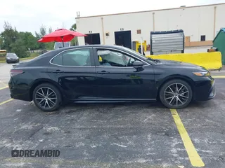 2023 Toyota Camry SE z VIN 4T1G11AK4PU121775, wystawiony jako IAAI lot #42236239 z przebiegiem 51 146 mil mil oraz . Historia ofert i sprzedaży dostępna na DreamBid. Obrazek 14.