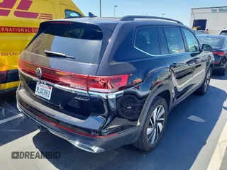 2024 Volkswagen Atlas SE with VIN 1V2HR2CA7RC565297, listed as a IAAI auction lot 42844488 with 24,398 mi miles and . Bid and sale history available at DreamBid. Image 38.