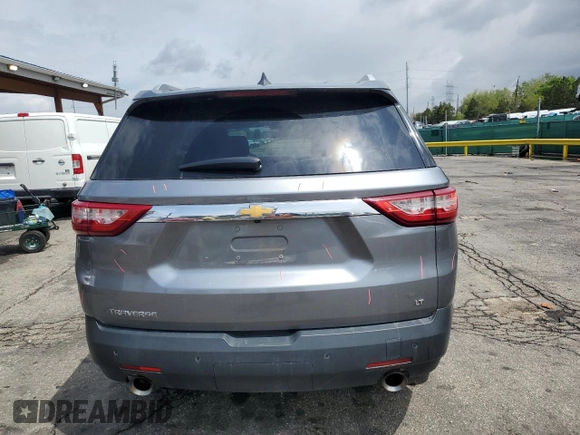 2018 Chevrolet Traverse LT Cloth z VIN 1GNERGKW9JJ170589, wystawiony jako Copart lot #55987725 z przebiegiem 125 818 mil mil oraz Szkoda całkowita • Salvage title. Historia ofert i sprzedaży dostępna na DreamBid. Obrazek 6.