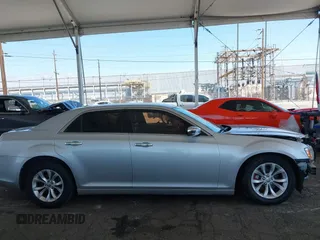 2012 Chrysler 300 Limited z VIN 2C3CCACG4CH223309, wystawiony jako IAAI lot #42217932 z przebiegiem 119 961 mil mil oraz . Historia ofert i sprzedaży dostępna na DreamBid. Obrazek 14.