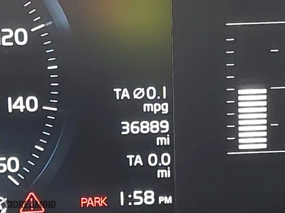 2018 Volvo XC60 Momentum with VIN YV4102RK4J1095627, listed as a IAAI auction lot 41778039 with 36,889 mi miles. Bid and sale history available at carsss.com. Image 15.