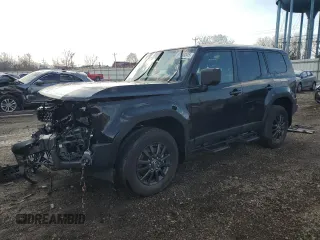 2024 Toyota Land Cruiser z VIN JTEABFAJ1RK008906, wystawiony jako Copart lot #51139245 z przebiegiem 3782 mil mil oraz Szkody całkowita. Historia ofert i sprzedaży dostępna na DreamBid. Obrazek 1.