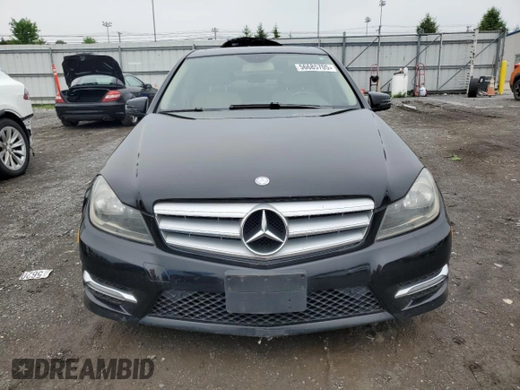 2013 Mercedes-Benz C 300 Sport z VIN WDDGF8AB4DR279598, wystawiony jako Copart lot #56685705 z przebiegiem 103 830 mil mil oraz Szkoda całkowita • Salvage title. Historia ofert i sprzedaży dostępna na DreamBid. Obrazek 5.